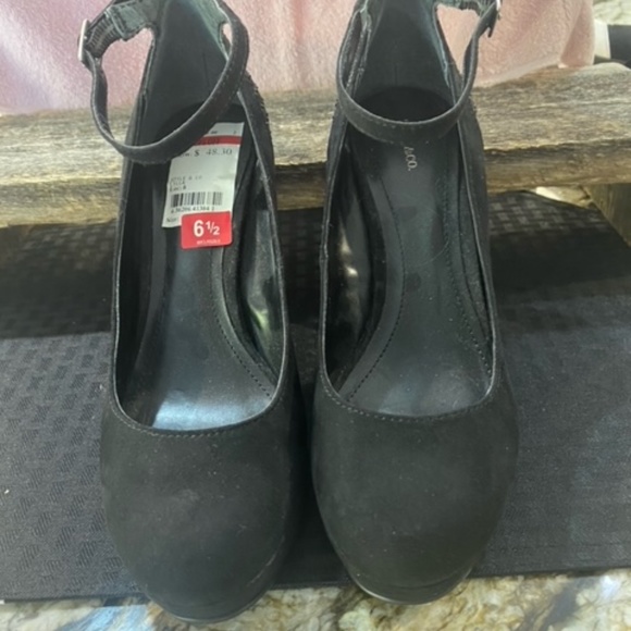 Black Pumps with Rhinestone accented heels - Picture 9 of 14